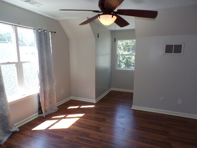 Building Photo - Mid Island home for rent