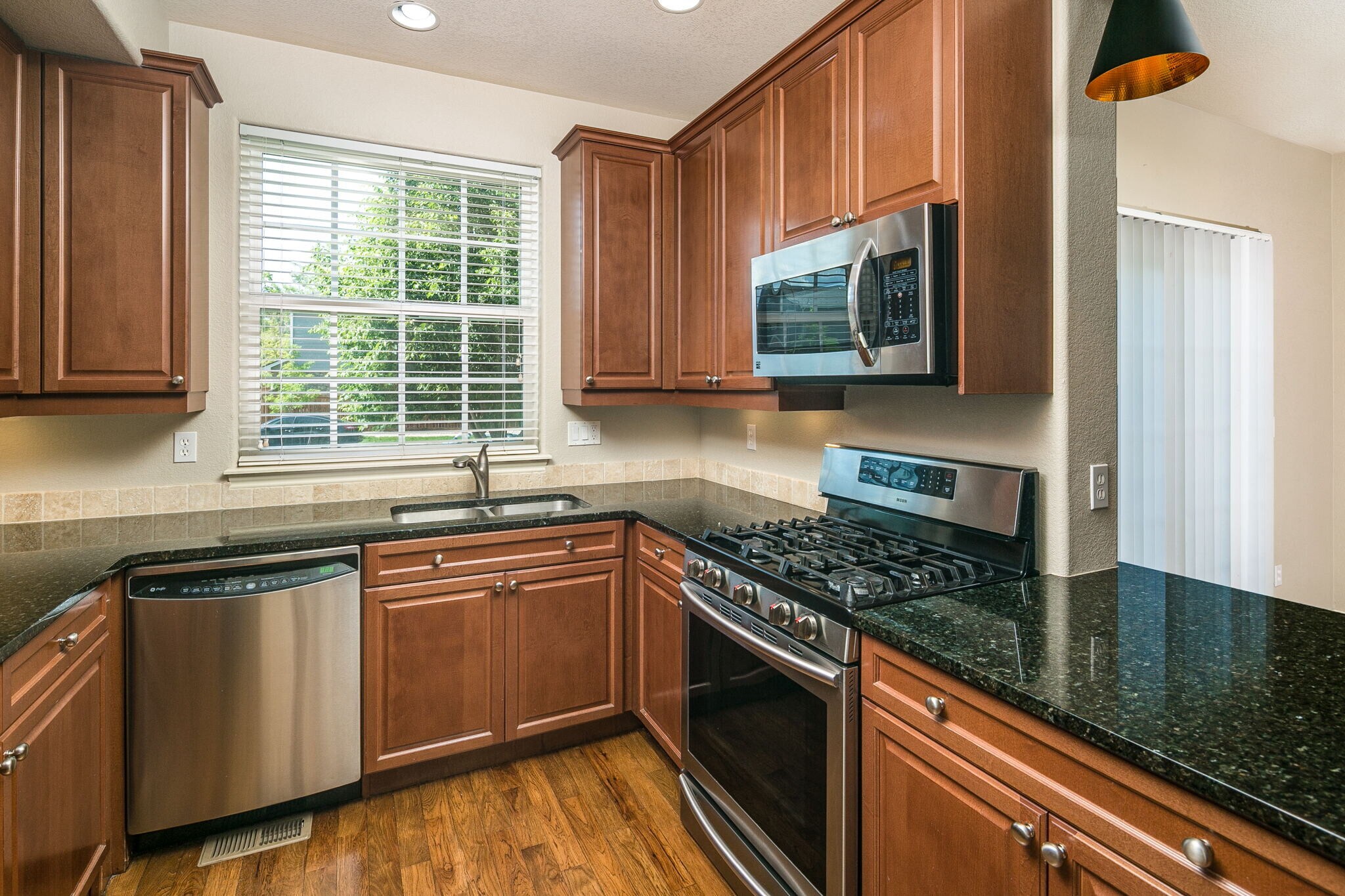 Gas Range - 1067 Uinta Way