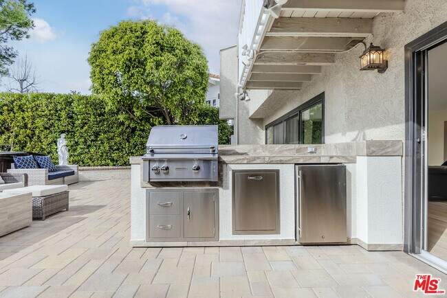 Building Photo - 2637 Angelo Dr