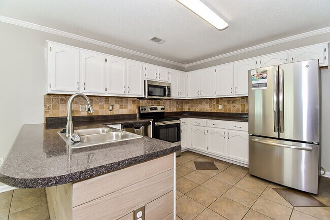 Building Photo - 401 Timber Way S