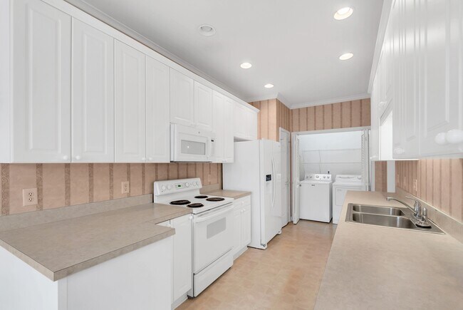 Building Photo - 7018 Sunrise Cir