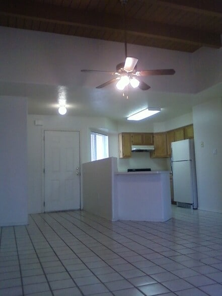 Building Photo - 4300 Calle Andrew