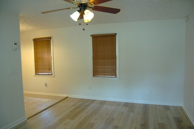 Building Photo - 2103 Woodward Dr