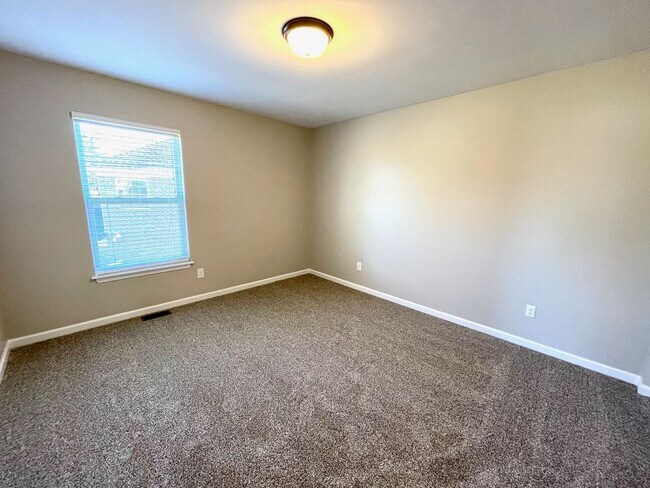 Building Photo - Renovated Polo Fields Home!