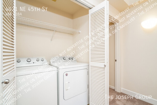 Building Photo - 4021 NE 45th St