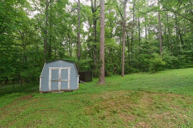 Building Photo - 140 Saxon Woods Dr