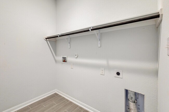 Building Photo - 211 Short Leaf Dr