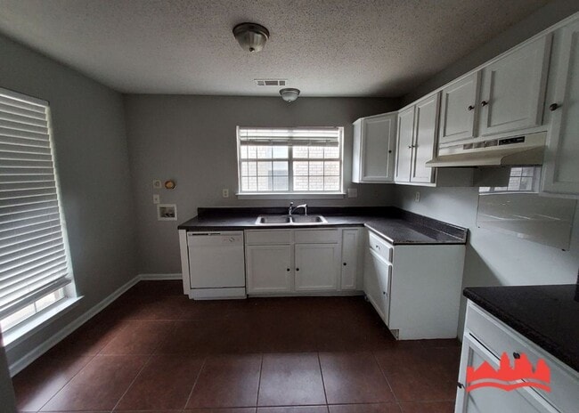 Building Photo - 3035 Meadows Ln