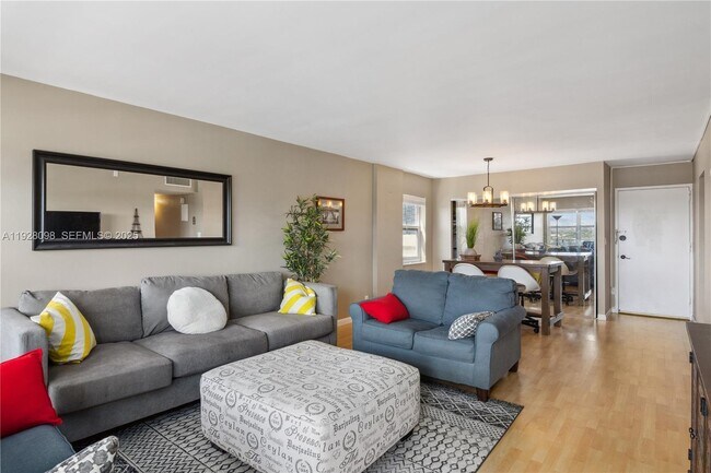 Building Photo - 401 Golden Isles Dr