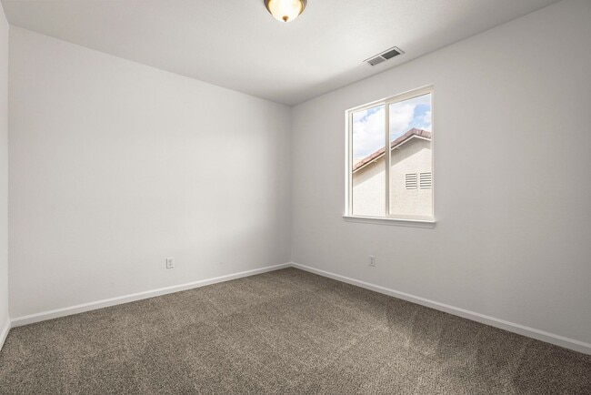 Building Photo - 4 Bedroom Home with Loft & Mountain Views ...