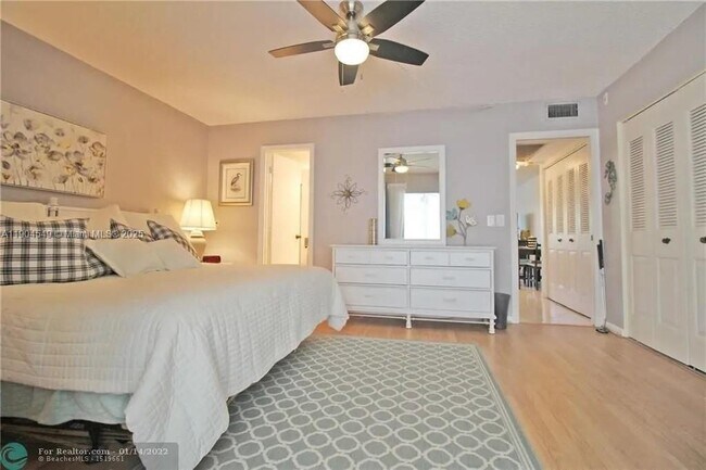 Building Photo - 4008 Berkshire A