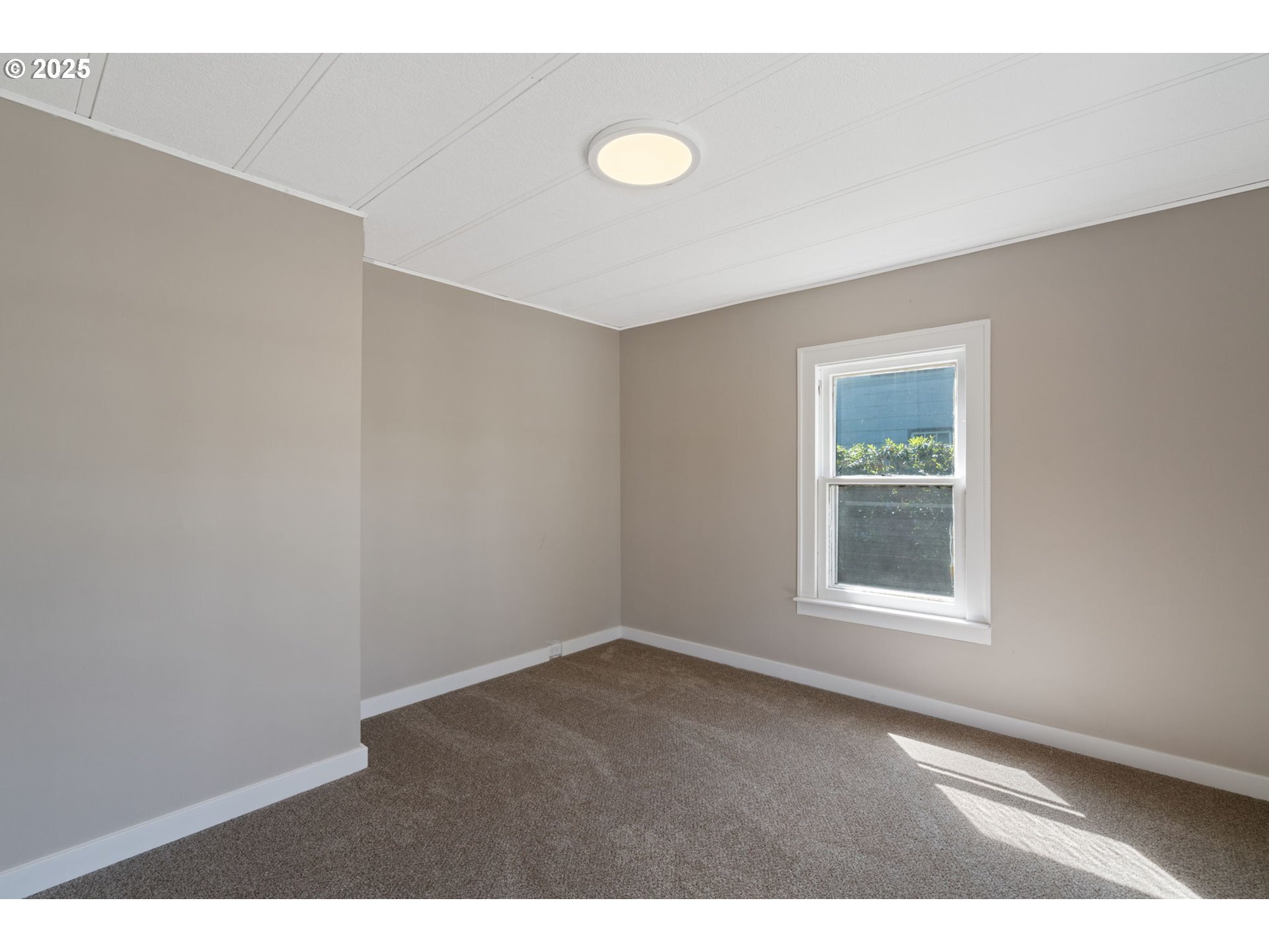 Building Photo - 5324 SE Flavel St