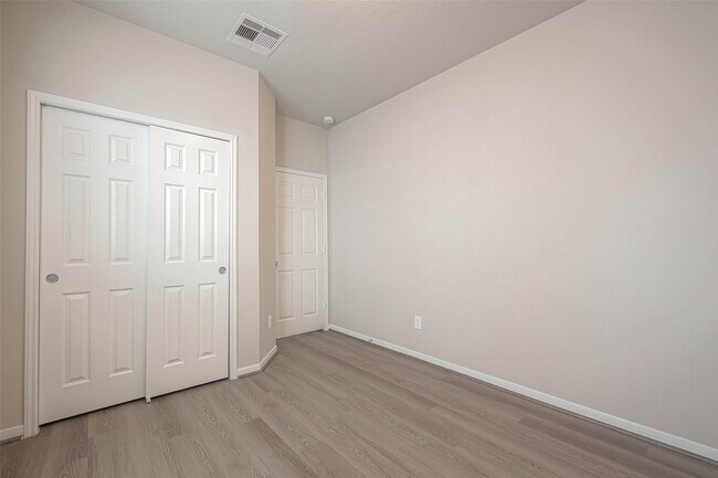 Building Photo - 3979 Mossy Spring Ln