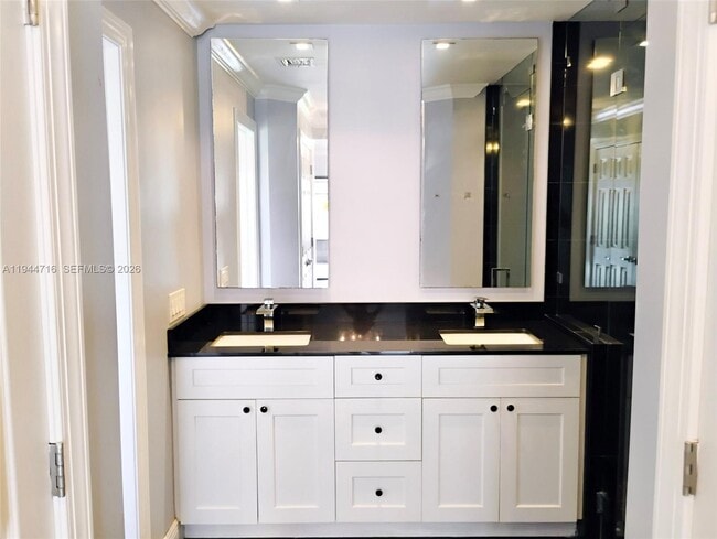 Building Photo - 9654 Sun Pointe Dr