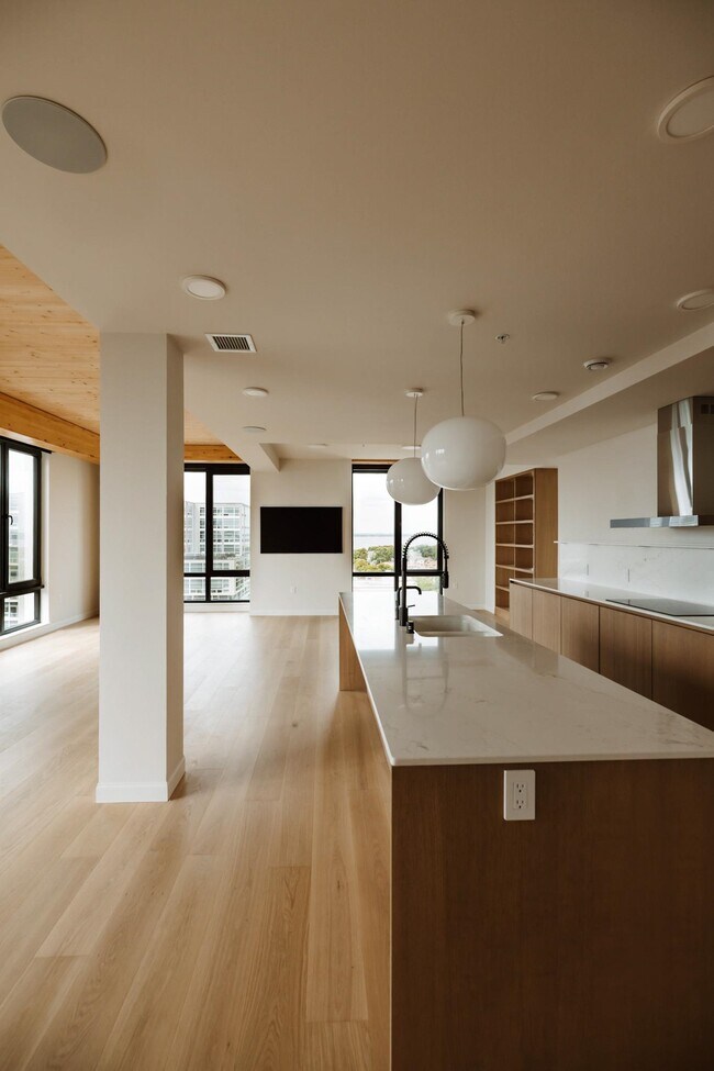 Building Photo - 10 S Paterson St