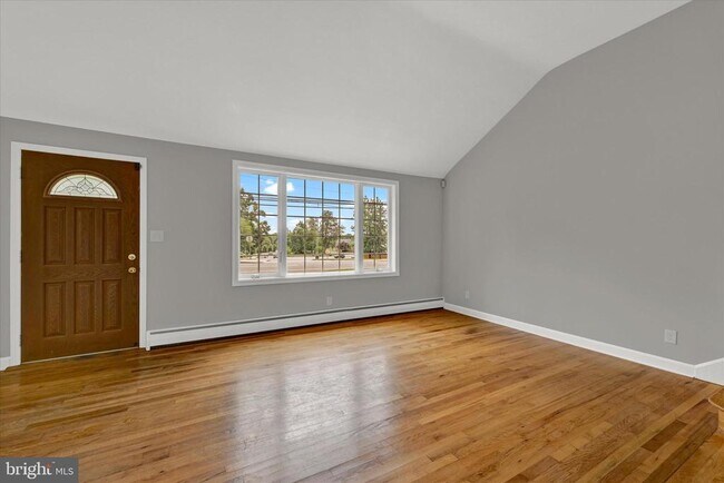 Building Photo - 260 Paradise Rd