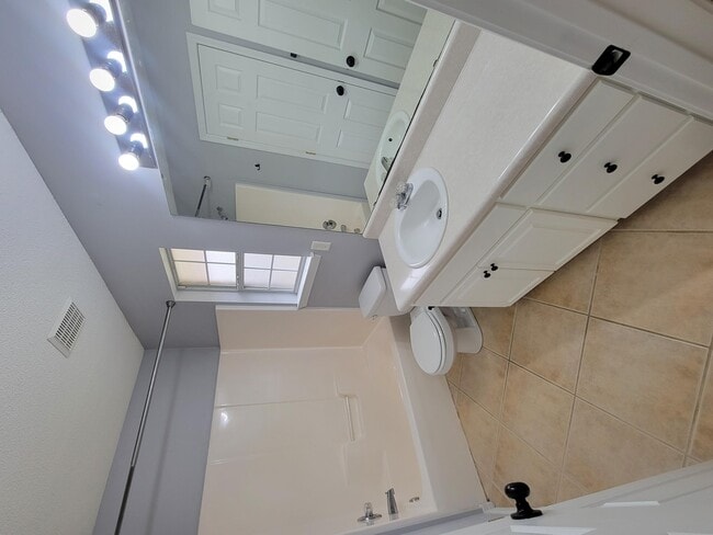 Building Photo - 9780 Parker Lake Cir