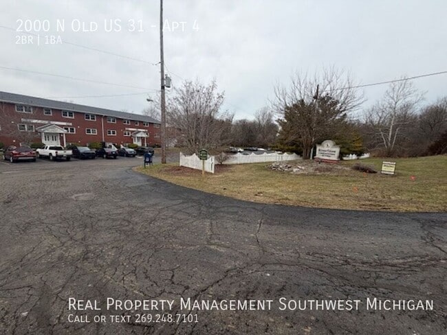 Building Photo - 2000 US-31