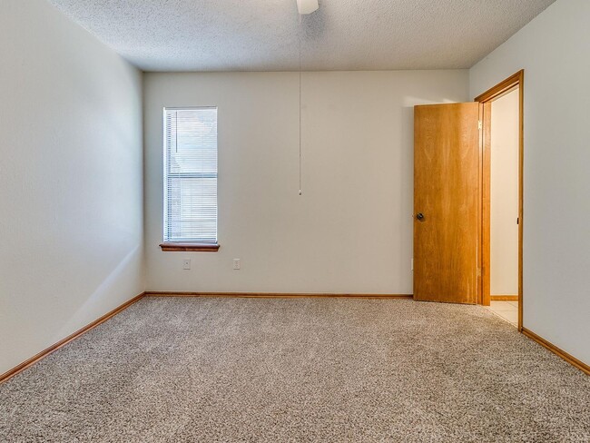 Building Photo - Adorable duplex in Norman