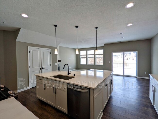 Building Photo - 5951 Urbandale Ln N