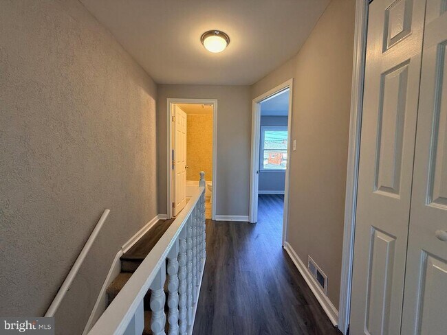 Building Photo - 2021 Kelmore Rd