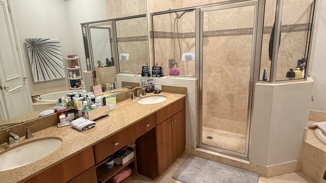 Building Photo - 210 NE 69th Cir