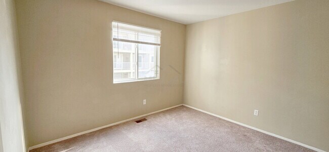 Building Photo - 156 Saber Way