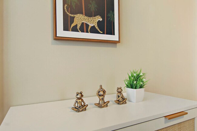 Building Photo - 3446 N Ozark Ave