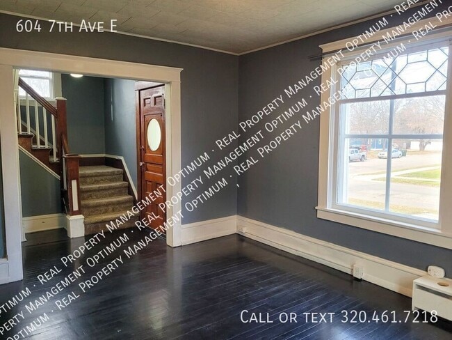 Building Photo - 604 7th Ave E