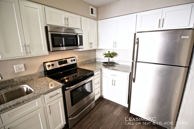 Building Photo - The Lakota on Grand