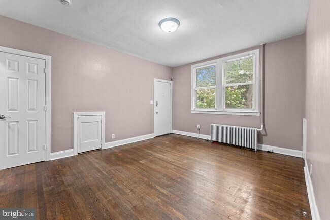 Building Photo - 1617 F St NE