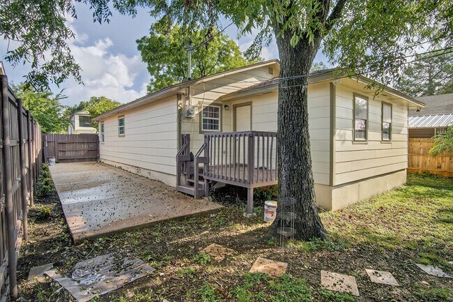 Building Photo - 4806 W University Blvd