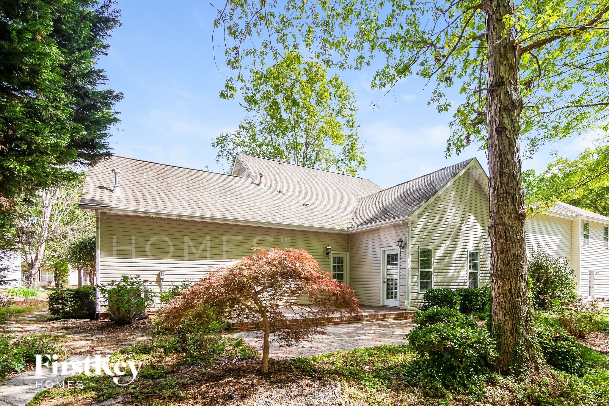 Building Photo - 15824 Robins Way