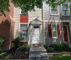 Building Photo - 1432 W Telegraph Hill Dr
