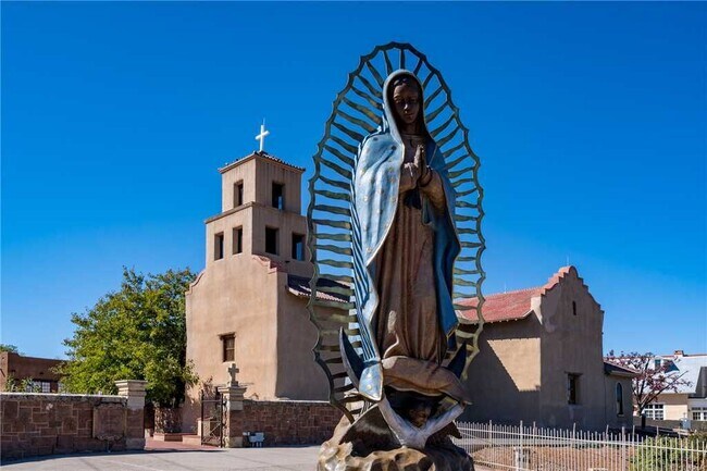 Building Photo - 1000 Marquez Plz