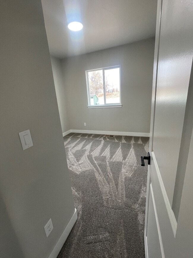 Building Photo - 2011 18th St