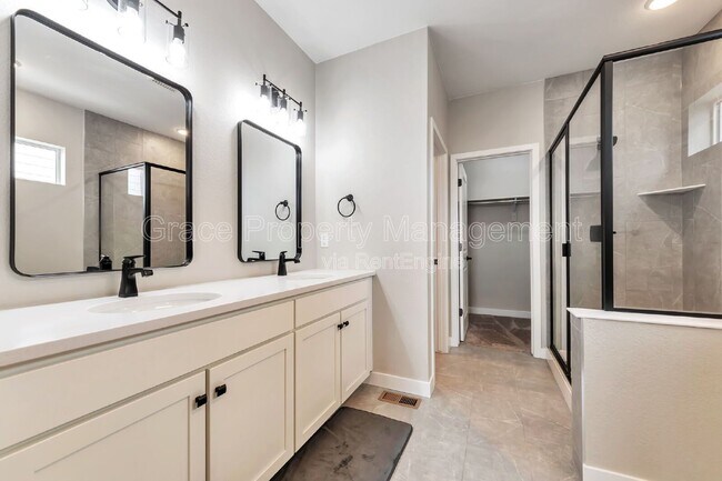 Building Photo - 4751 Ambrose Pl