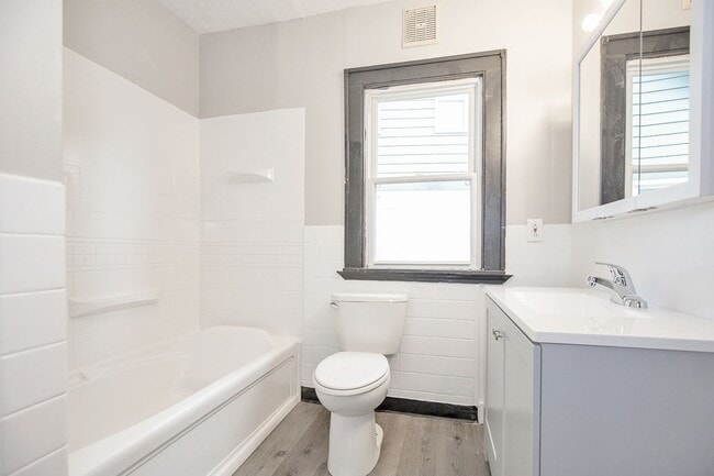 Building Photo - 4 BED 1 BATH BEAUTIFUL SINGLE FAMILY HOME ...
