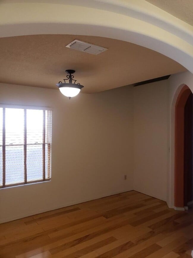 Building Photo - Paseo Del Norte and Ventura NE