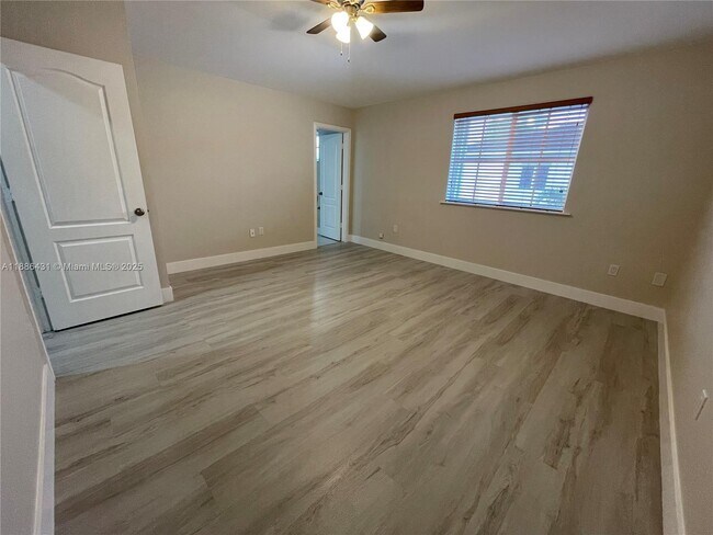 Building Photo - 14268 SW 126th Pl