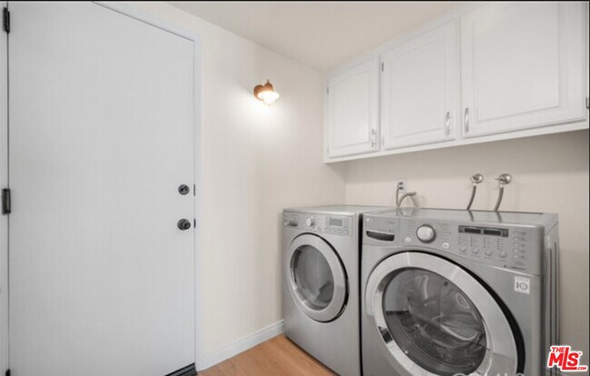 Building Photo - 26065 Redbluff Dr