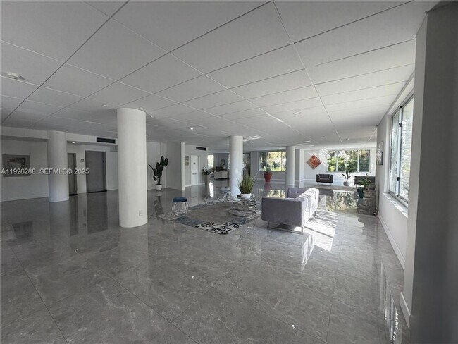 Building Photo - 9700 E Bay Harbor Dr