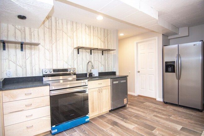 Building Photo - Ridgewood Condo 1 Bed Apartment W/ Pool & Clubhouse!