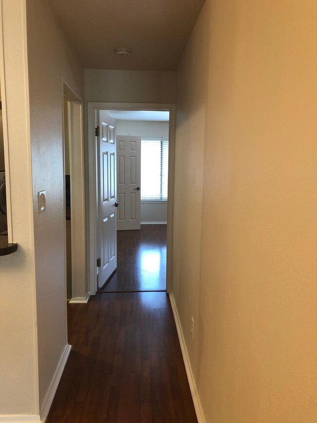 Building Photo - UT PRE-LEASE: 2 BR / 2 BA - Top Floor Unit...