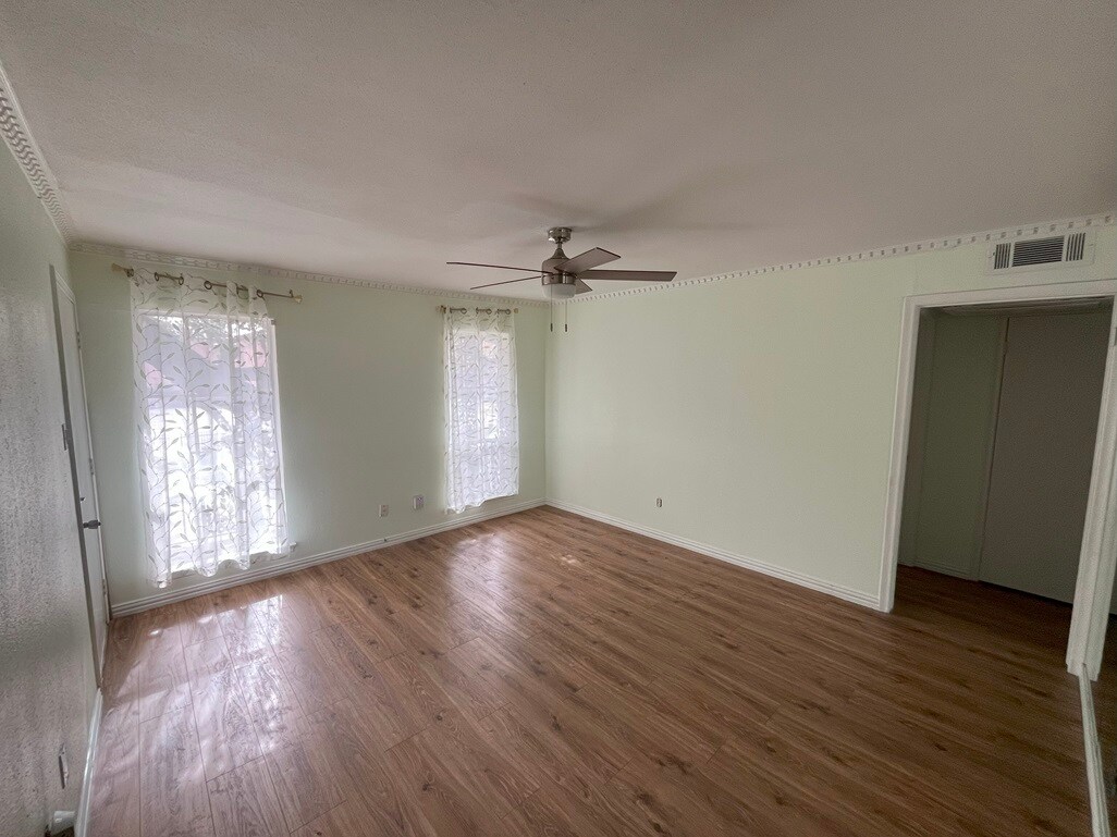 Living room - 4209 Avondale Ave