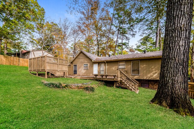Building Photo - 4054 Brookmont Dr