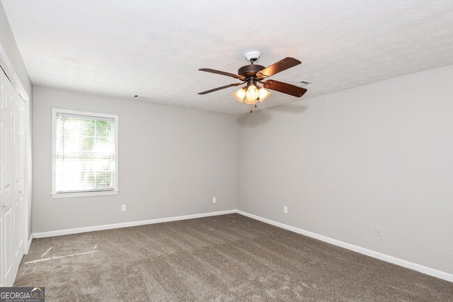 Building Photo - 897 Raintree Ct SE
