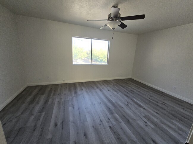 Building Photo - 300 Brookside Ln