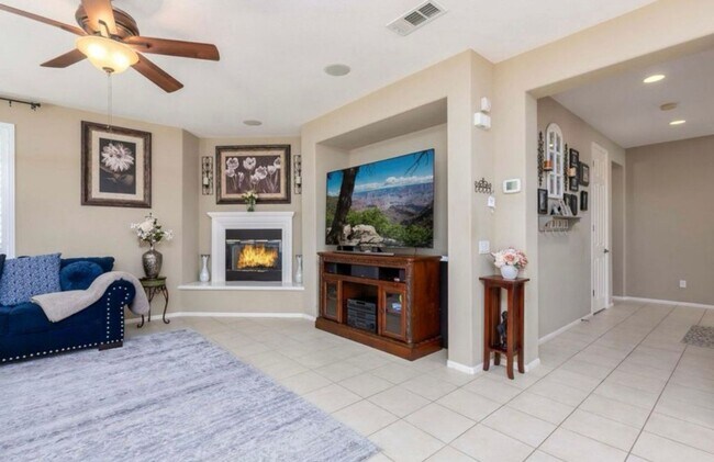Building Photo - Spacious 5BR House in Palmdale