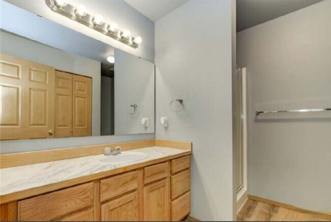 Building Photo - Beautiful Town House in Olympia
